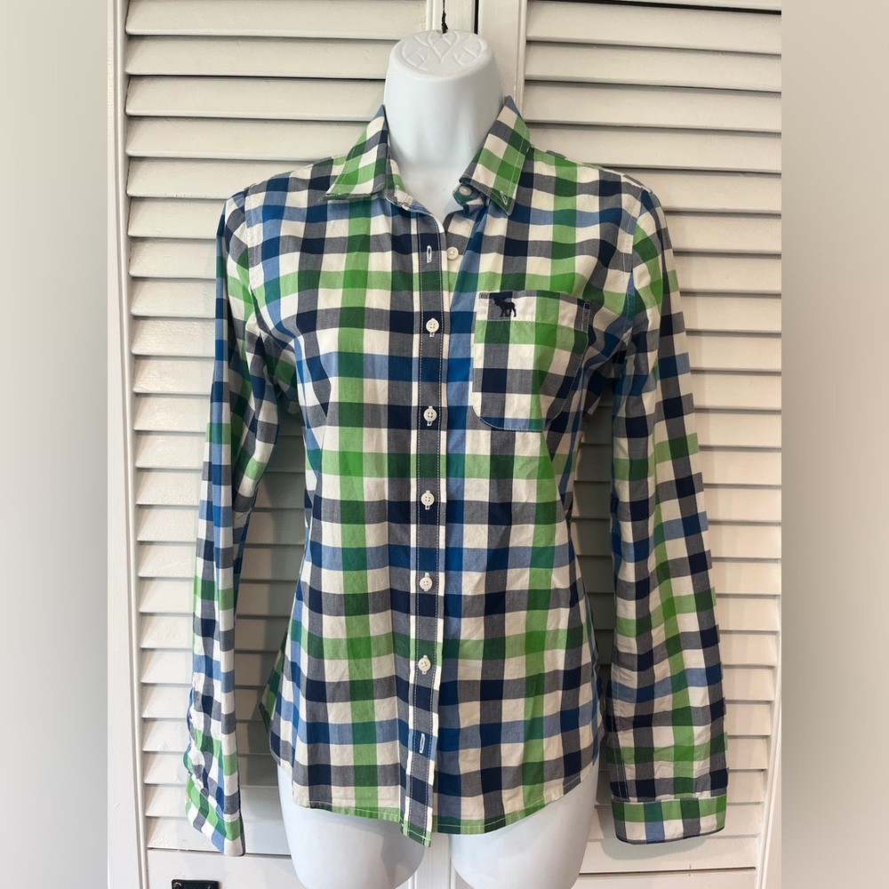 A&F Women’s Checkered Button Down Medium